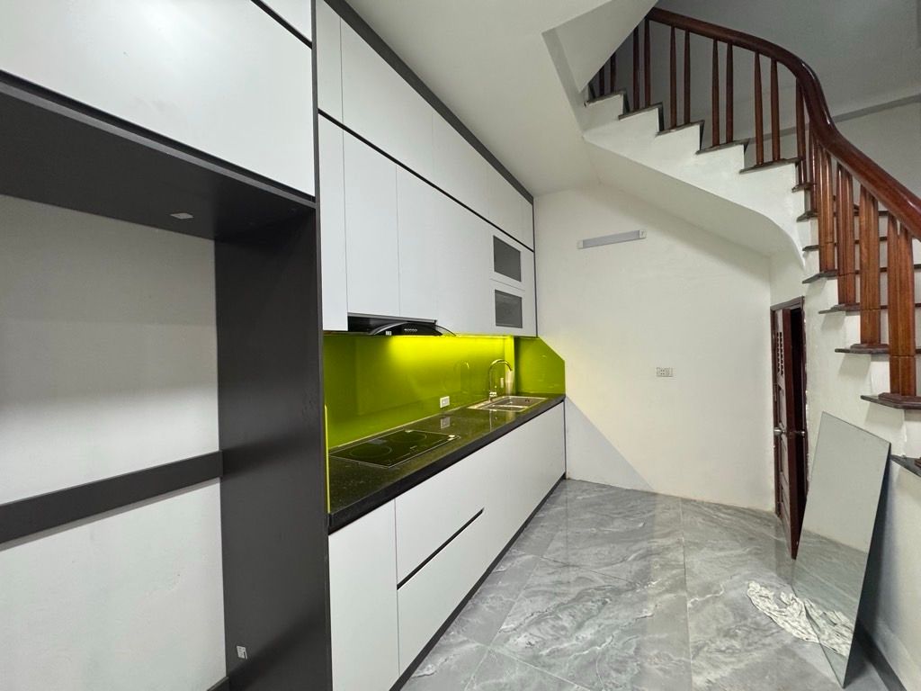 Bán nhà Thịnh Liệt - diện tích 39m2 5 tầng - ô tô đỗ cửa - giá 12,2 tỷ