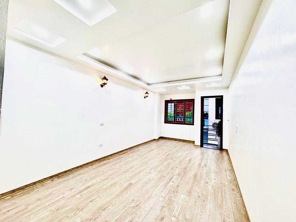 Bán nhà Thịnh Liệt - diện tích 39m2 5 tầng - ô tô đỗ cửa - giá 12,2 tỷ