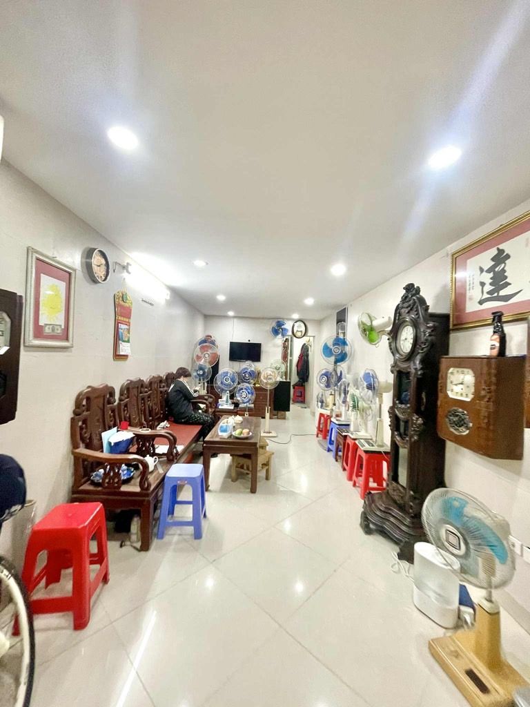 Bán nhà Hoàng Đạo Thành - diện tích 46m2 3 tầng - ô tô đỗ cửa - giá 8,0 tỷ