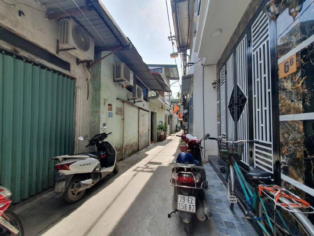 Bán nhà Hưng Phúc - diện tích 40.6m2 5 tầng - Nhà mới kính koong, ngõ nông rộng - giá 9,3 tỷ