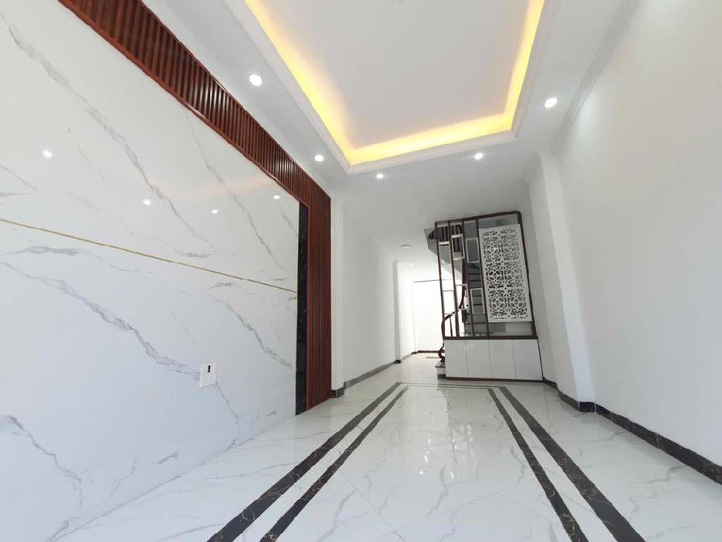 Bán nhà Hưng Phúc - diện tích 40.6m2 5 tầng - Nhà mới kính koong, ngõ nông rộng - giá 9,3 tỷ