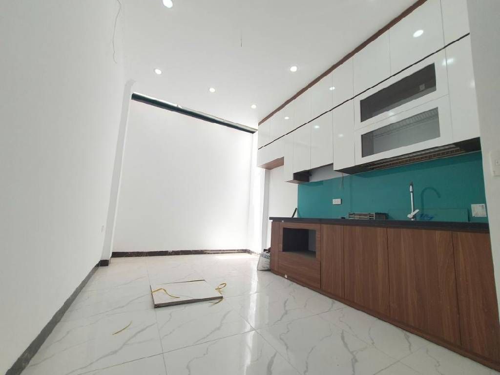 Bán nhà Hưng Phúc - diện tích 40.6m2 5 tầng - Nhà mới kính koong, ngõ nông rộng - giá 9,3 tỷ