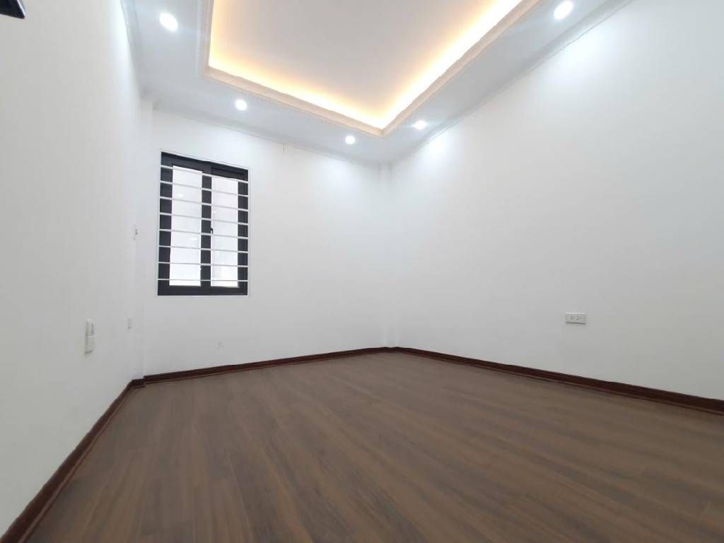 Bán nhà Hưng Phúc - diện tích 40.6m2 5 tầng - Nhà mới kính koong, ngõ nông rộng - giá 9,3 tỷ