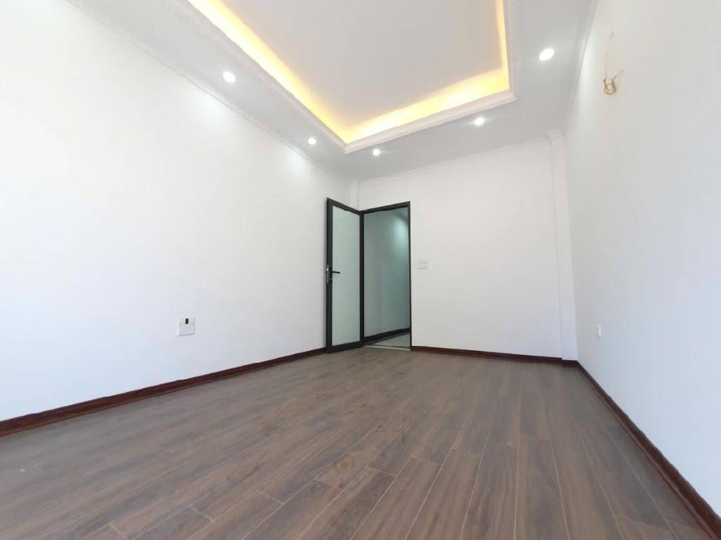 Bán nhà Hưng Phúc - diện tích 40.6m2 5 tầng - Nhà mới kính koong, ngõ nông rộng - giá 9,3 tỷ