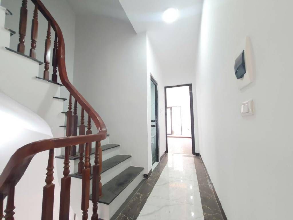 Bán nhà Hưng Phúc - diện tích 40.6m2 5 tầng - Nhà mới kính koong, ngõ nông rộng - giá 9,3 tỷ