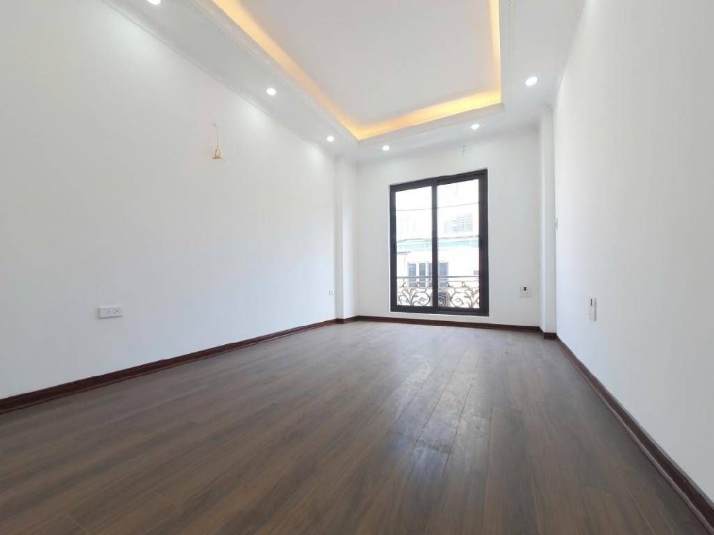 Bán nhà Hưng Phúc - diện tích 40.6m2 5 tầng - Nhà mới kính koong, ngõ nông rộng - giá 9,3 tỷ