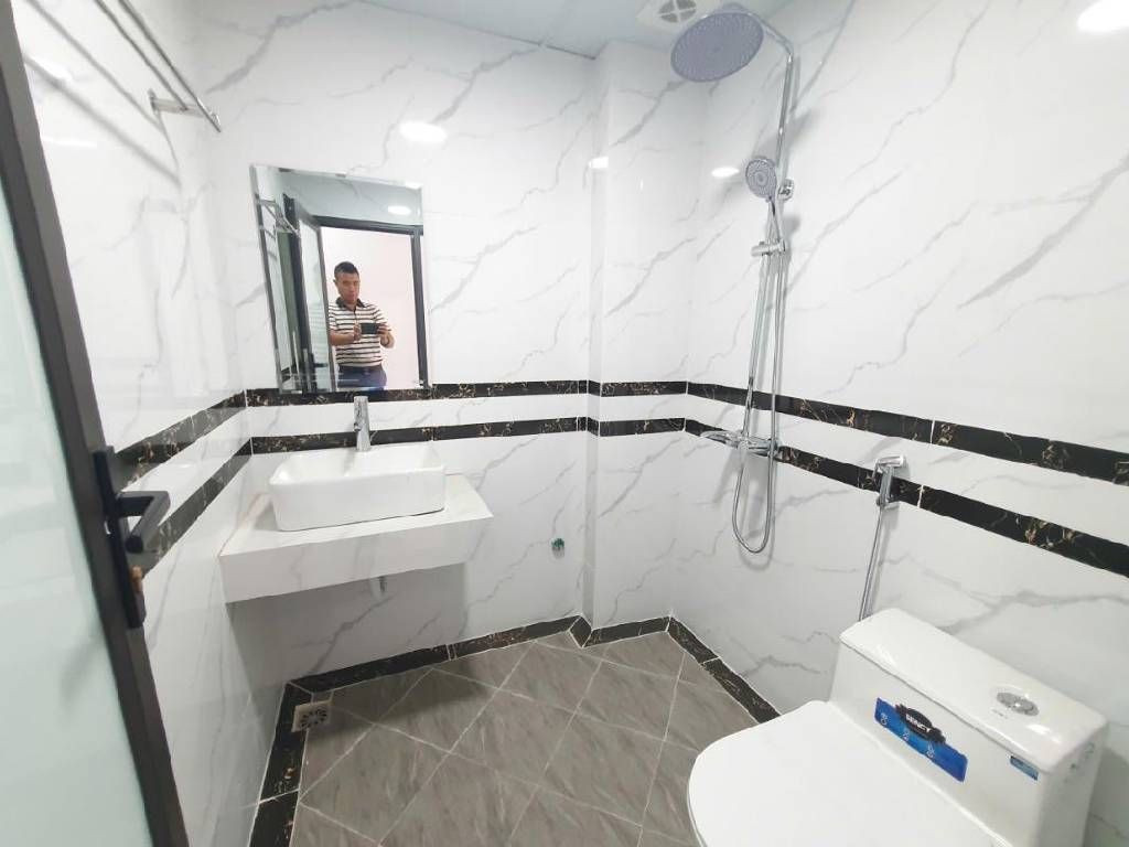 Bán nhà Hưng Phúc - diện tích 40.6m2 5 tầng - Nhà mới kính koong, ngõ nông rộng - giá 9,3 tỷ