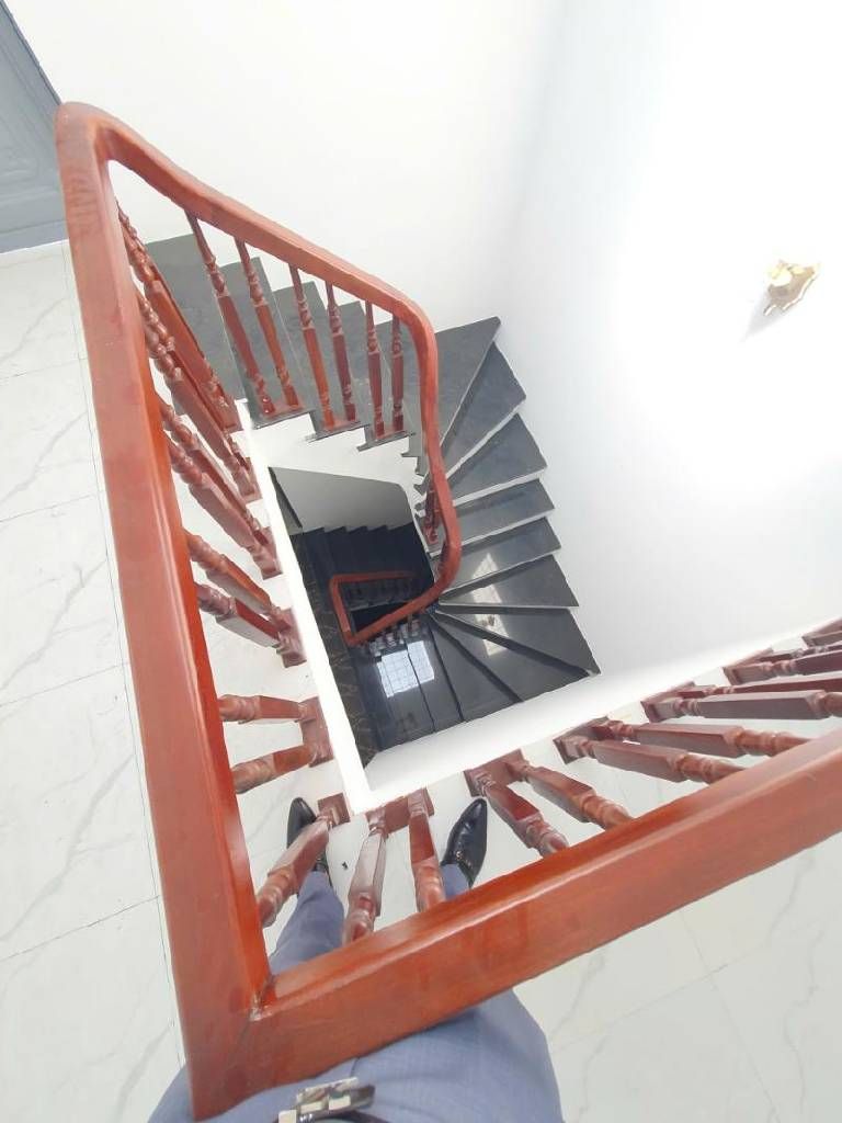 Bán nhà Hưng Phúc - diện tích 40.6m2 5 tầng - Nhà mới kính koong, ngõ nông rộng - giá 9,3 tỷ