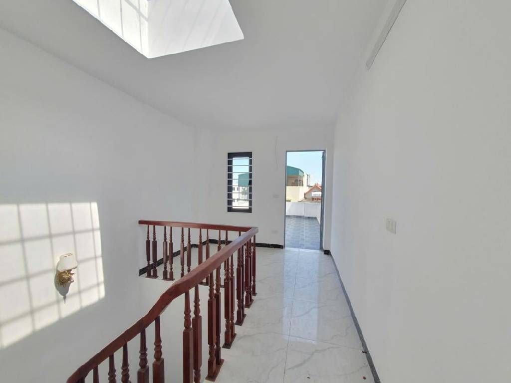 Bán nhà Hưng Phúc - diện tích 40.6m2 5 tầng - Nhà mới kính koong, ngõ nông rộng - giá 9,3 tỷ