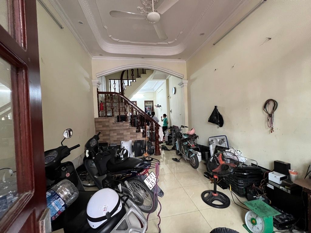 Bán nhà Đường Láng - diện tích 48.2m2 4 tầng - Ngõ ba gác, cách mặt phố chỉ 50m - giá 13,1 tỷ