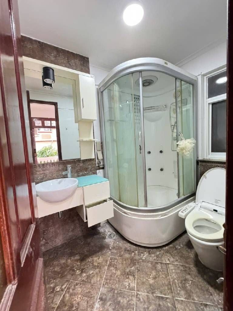 Bán nhà Bùi Xương Trạch - diện tích 54m2 5 tầng - Lô góc 2 thoáng - giá 12,5 tỷ