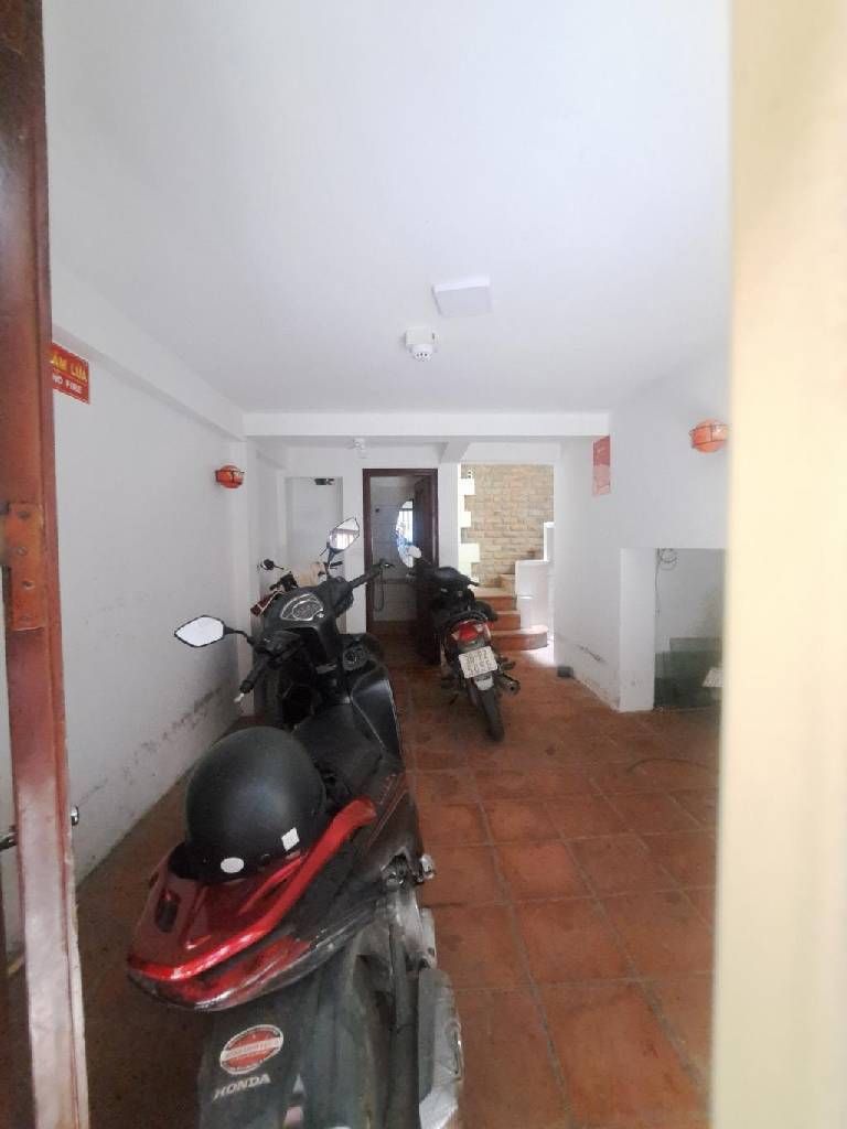 Bán nhà Bùi Xương Trạch - diện tích 54m2 5 tầng - Lô góc 2 thoáng - giá 12,5 tỷ