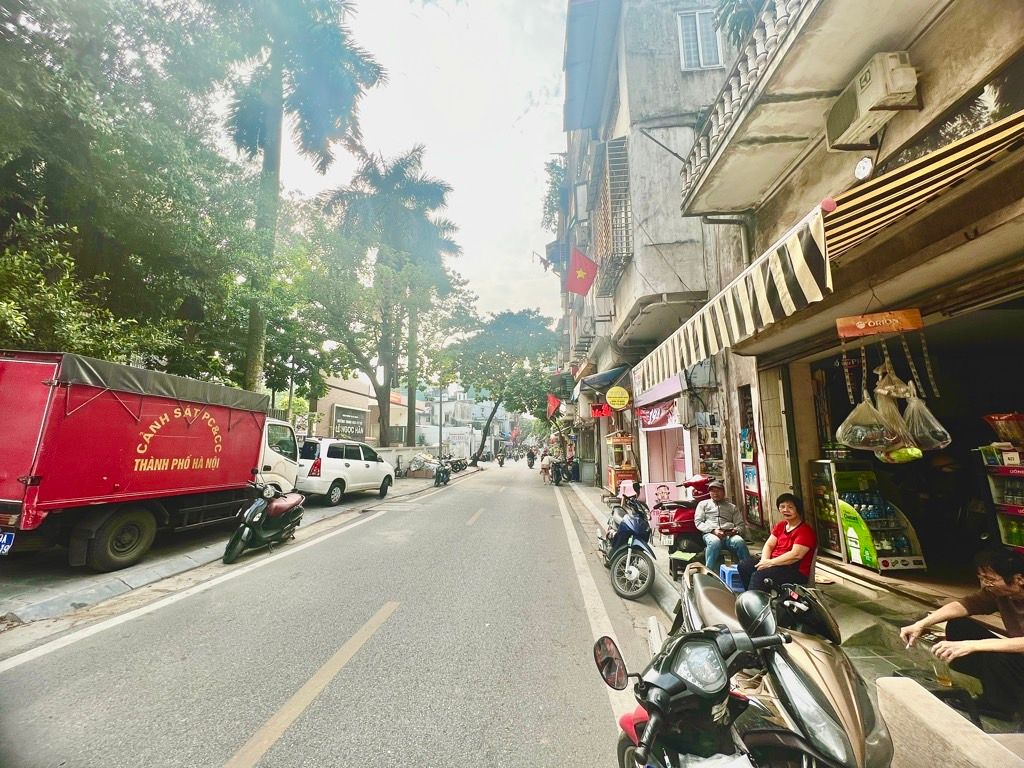 Bán nhà Lương Yên - diện tích 19,2m2 2 tầng - Mặt phố kinh doanh sầm uất - giá 7,5 tỷ