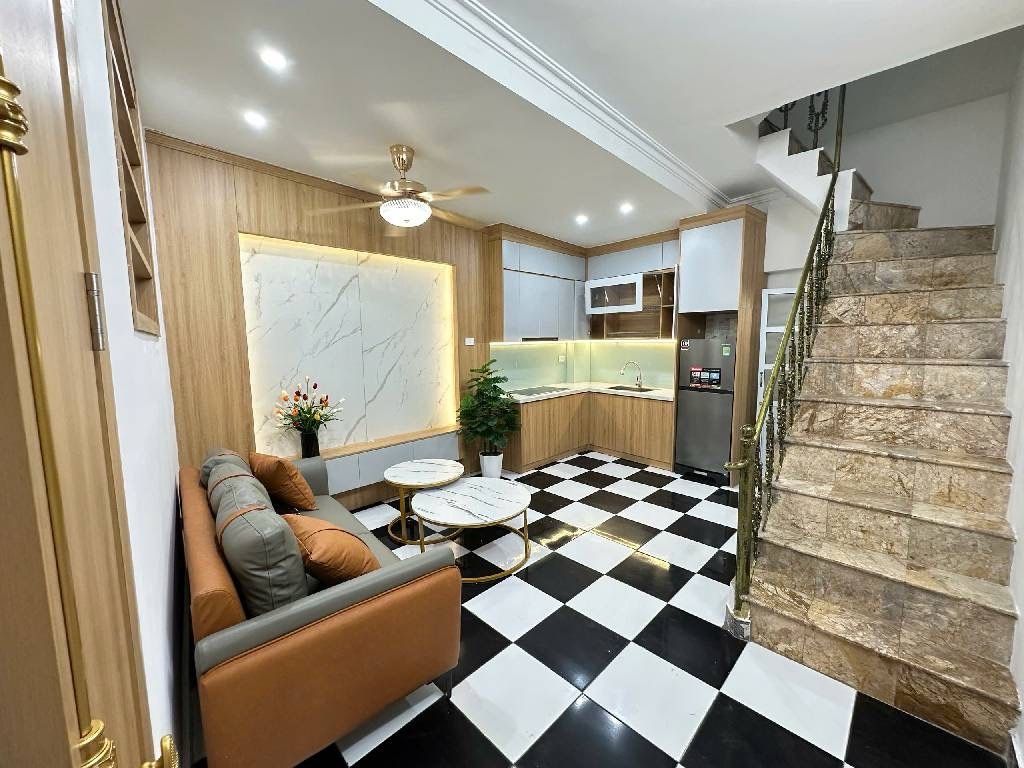 Bán nhà Ngõ Trung Tả - diện tích 22m2 3 tầng - Nhà dâm xây chắc chắn - giá 6,5 tỷ