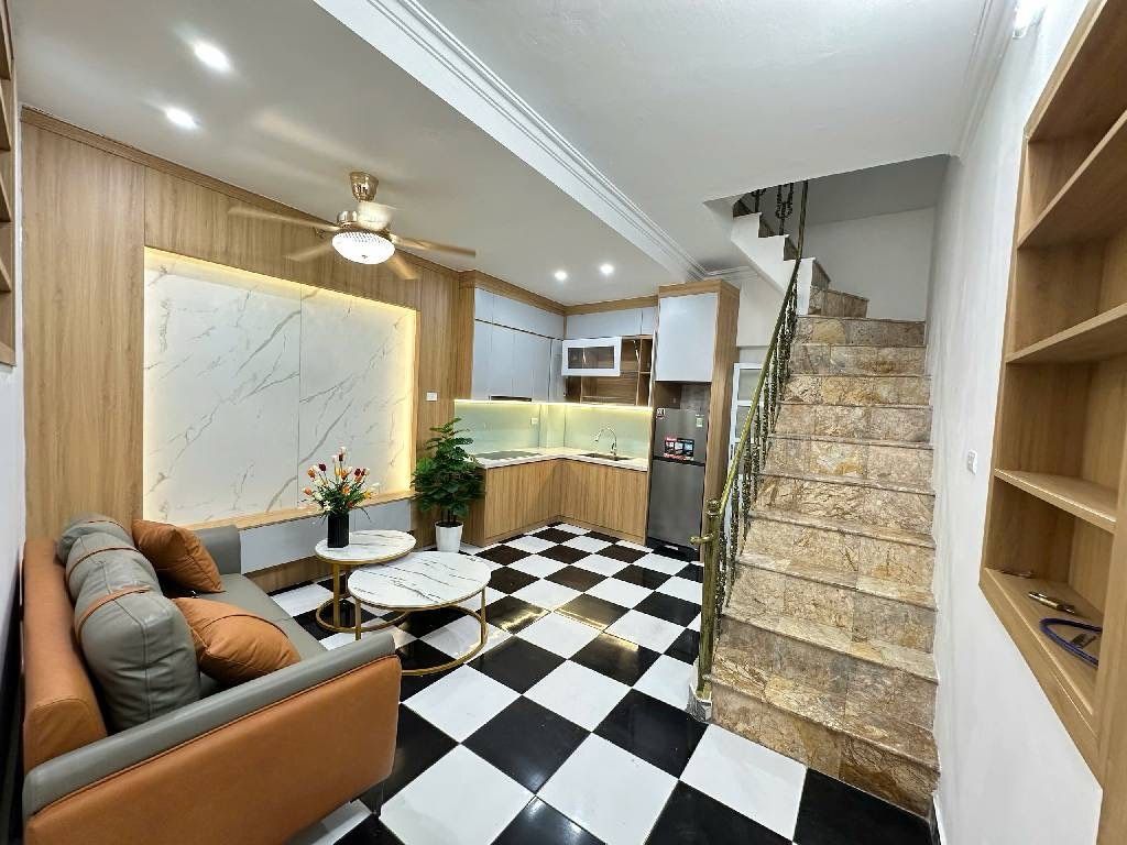 Bán nhà Ngõ Trung Tả - diện tích 22m2 3 tầng - Nhà dâm xây chắc chắn - giá 6,5 tỷ