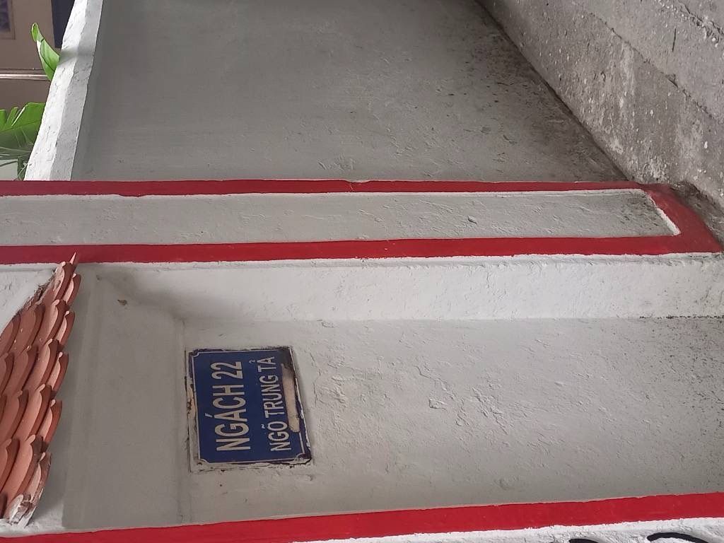 Bán nhà Ngõ Trung Tả - diện tích 22m2 3 tầng - Nhà dâm xây chắc chắn - giá 6,5 tỷ