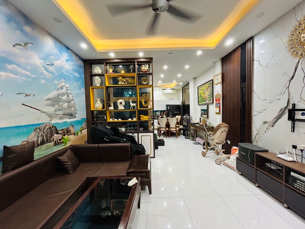 Bán nhà Yên Lạc - diện tích 47m2 5 tầng - Lô góc, thang máy - giá 17,8 tỷ