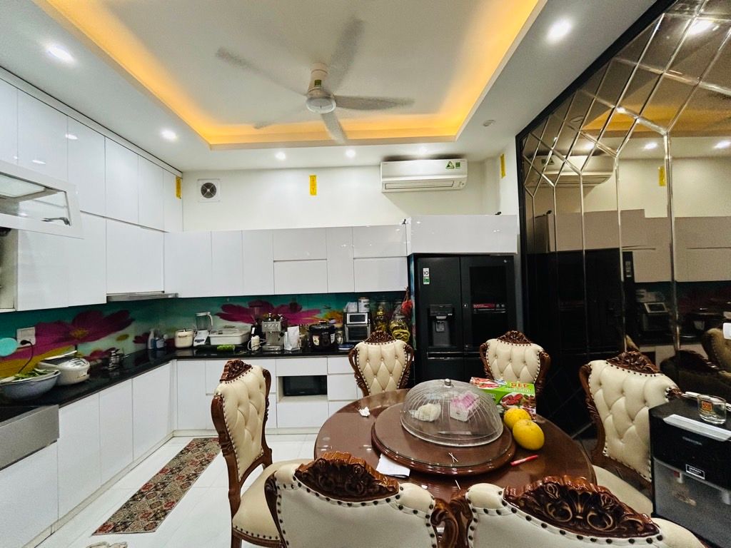 Bán nhà Yên Lạc - diện tích 47m2 5 tầng - Lô góc, thang máy - giá 17,8 tỷ