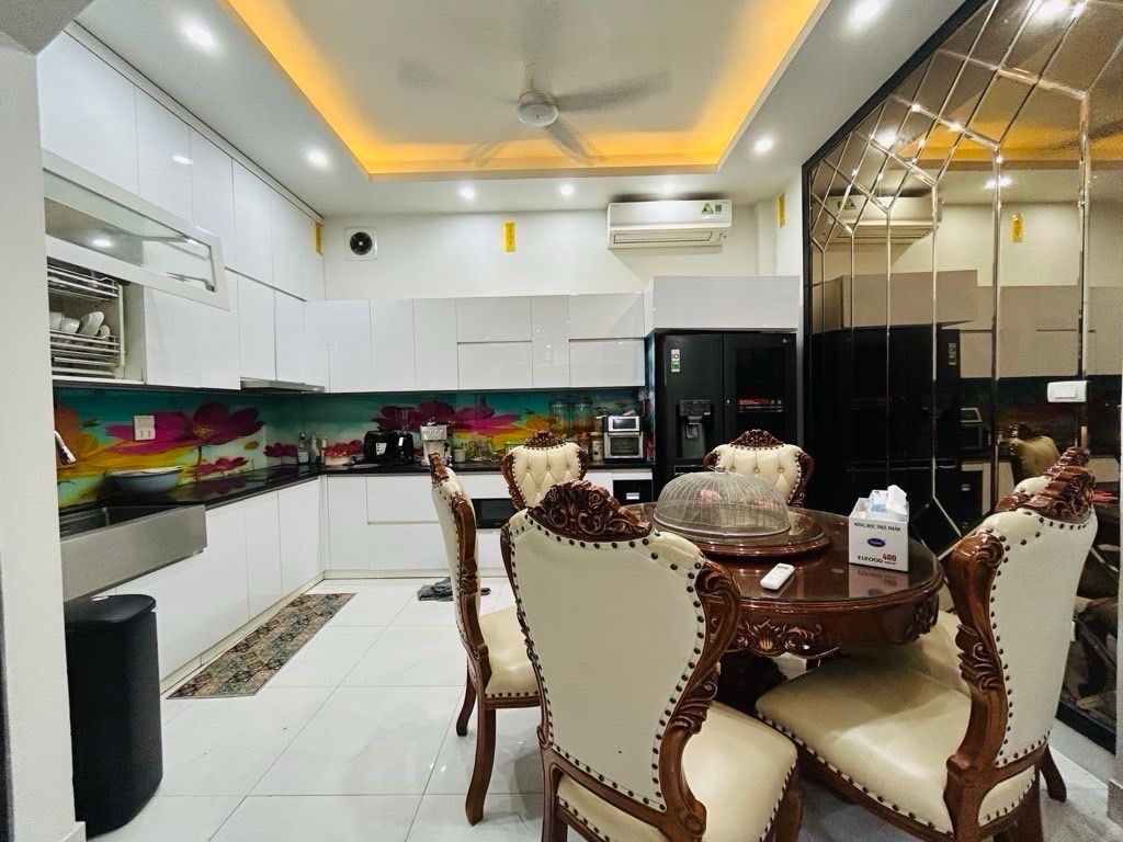 Bán nhà Yên Lạc - diện tích 47m2 5 tầng - Lô góc, thang máy - giá 17,8 tỷ