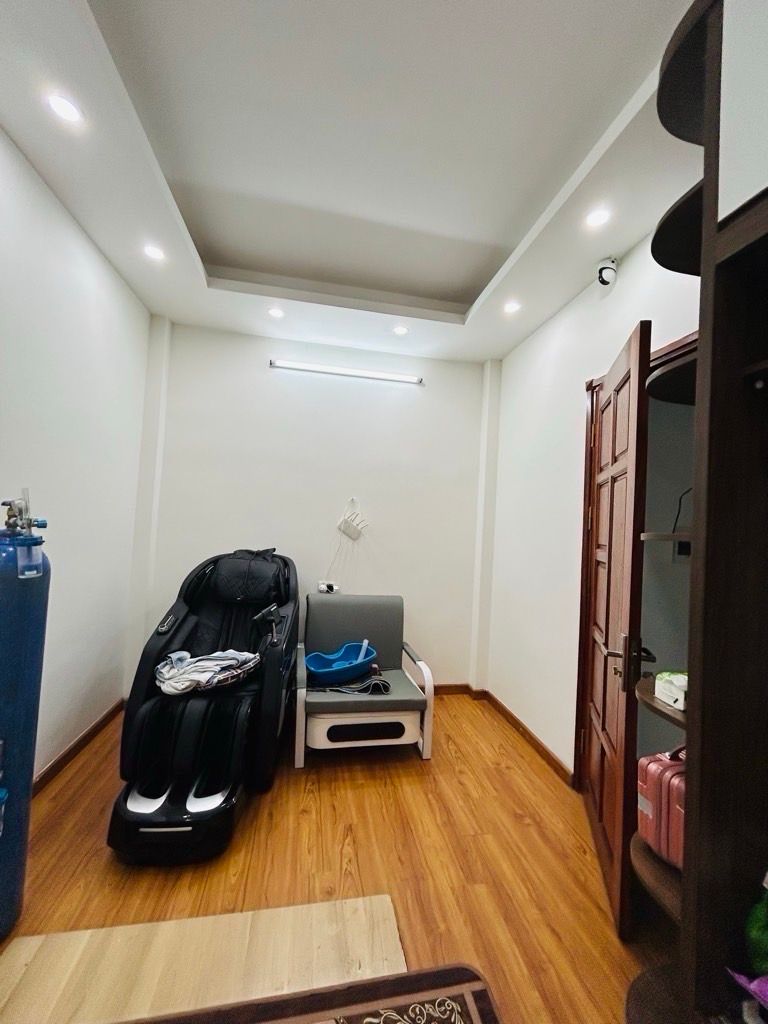 Bán nhà Yên Lạc - diện tích 47m2 5 tầng - Lô góc, thang máy - giá 17,8 tỷ