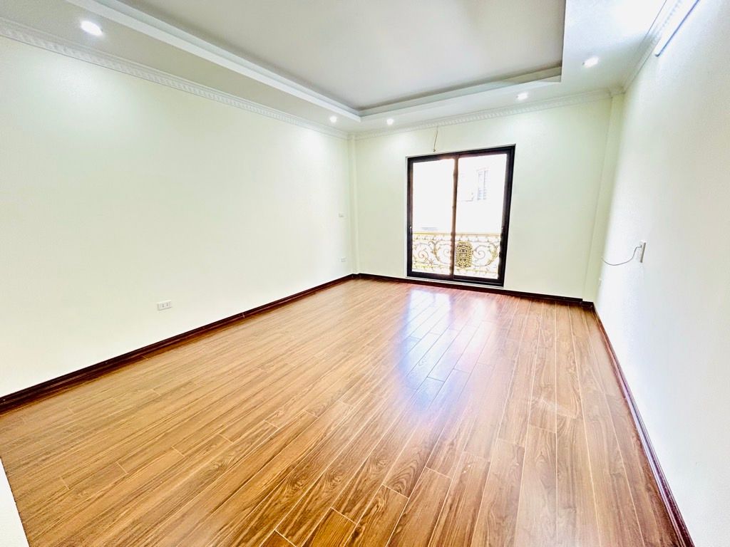 Bán nhà Vĩnh Hưng - diện tích 41.8m2 5 tầng - Gara ô tô, thang máy - giá 13,5 tỷ