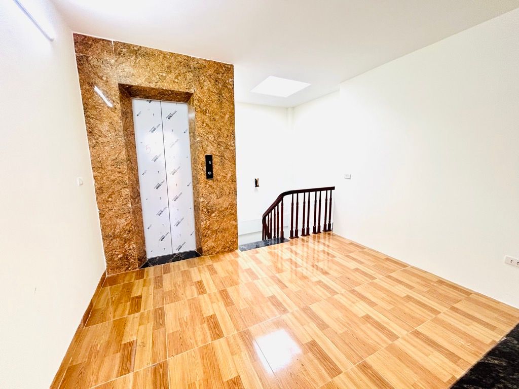 Bán nhà Vĩnh Hưng - diện tích 41.8m2 5 tầng - Gara ô tô, thang máy - giá 13,5 tỷ