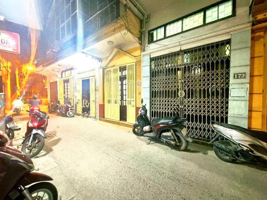 Bán nhà Cự Lộc - diện tích 25m2 4 tầng - Ô tô đỗ cửa - giá 8,9 tỷ