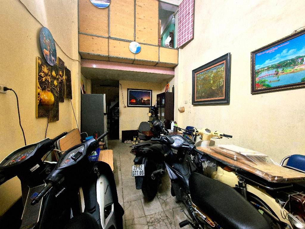 Bán nhà Cự Lộc - diện tích 25m2 4 tầng - Ô tô đỗ cửa - giá 8,9 tỷ