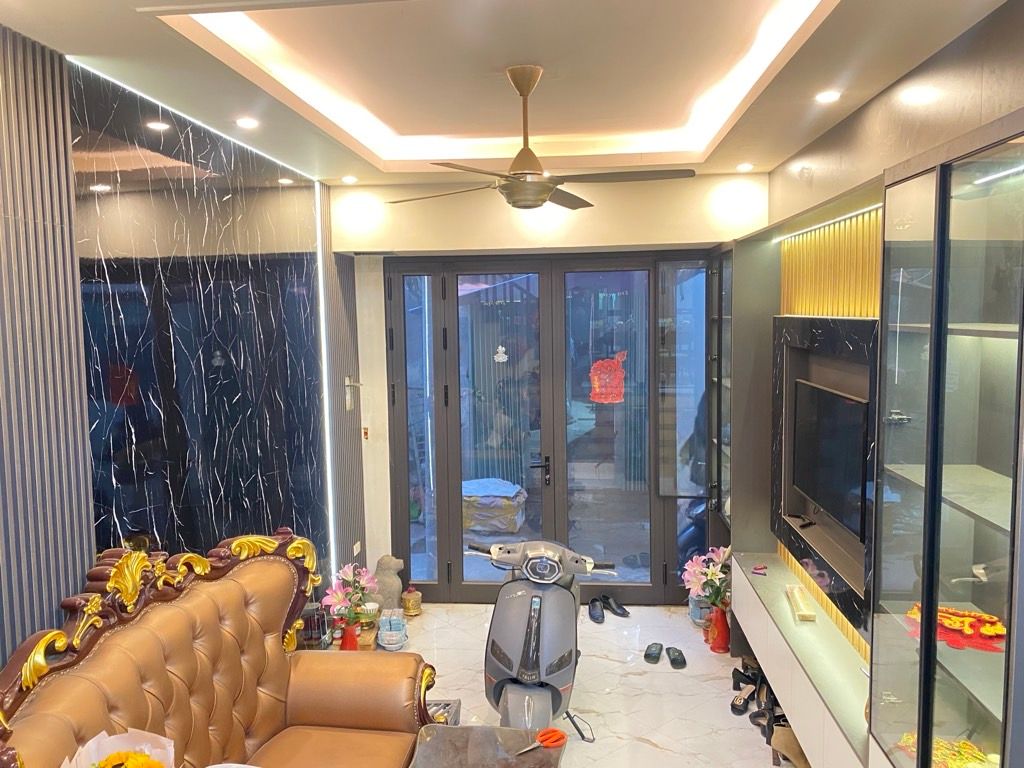 Bán nhà Kim Giang - diện tích 36.3m2 5 tầng - Lô góc 2 mặt thoáng - giá 10,5 tỷ