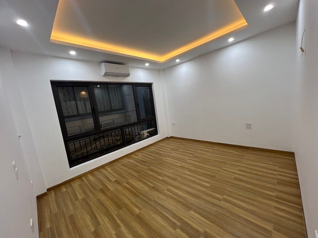 Bán nhà Định Công Hạ - diện tích 31.6m2 7 tầng - Ô TÔ GẦN - giá 9,5 tỷ