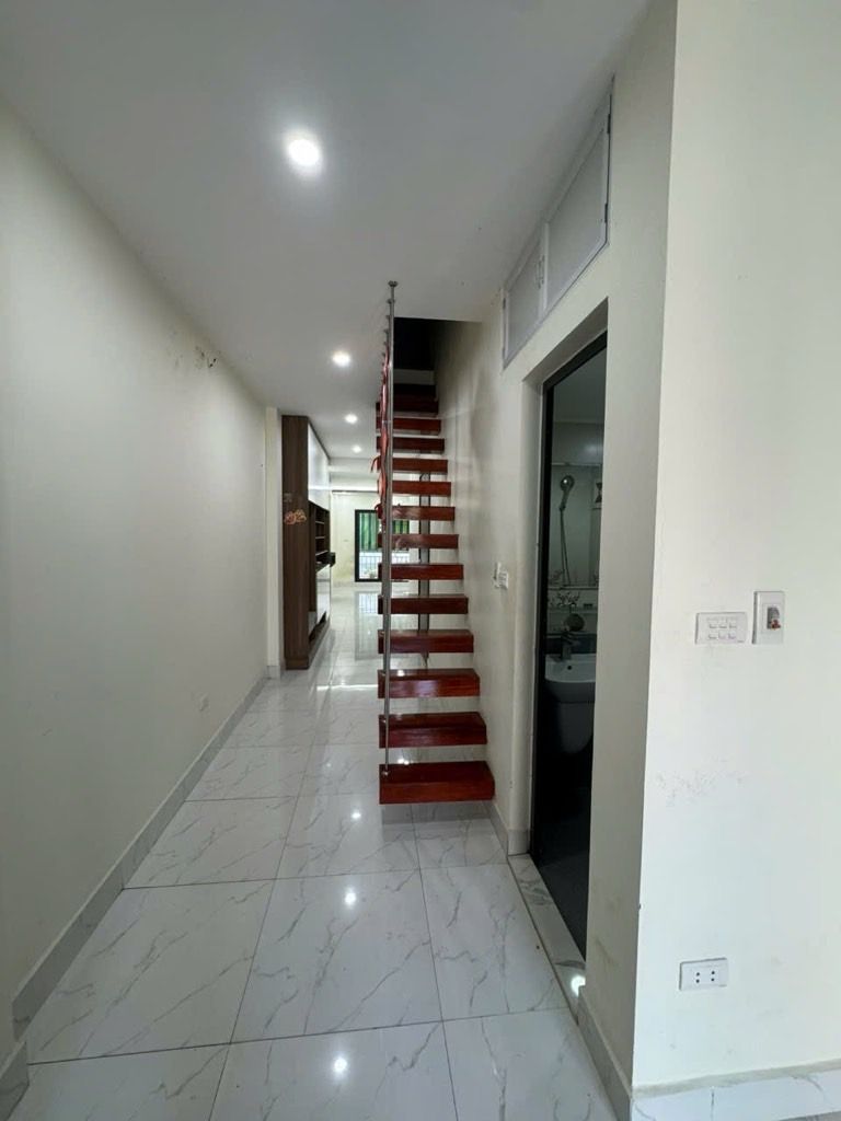 Bán nhà Chợ Khâm Thiên - diện tích 57.1m2 6 tầng - Nhà đẹp 2 mặt thoáng - giá 15,2 tỷ