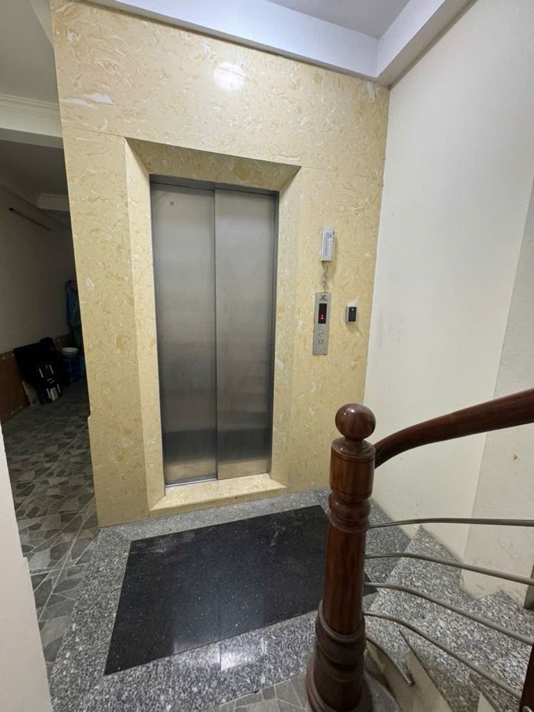 Bán nhà Chợ Khâm Thiên - diện tích 57.1m2 6 tầng - Nhà đẹp 2 mặt thoáng - giá 15,2 tỷ