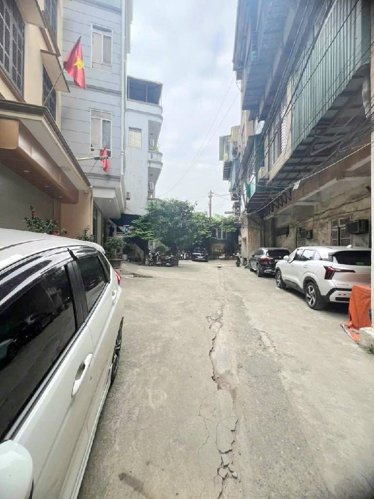 Bán nhà Trương Định - diện tích 50m2 1 tầng - Ô tô đỗ chân cầu thang - giá 3,5 tỷ