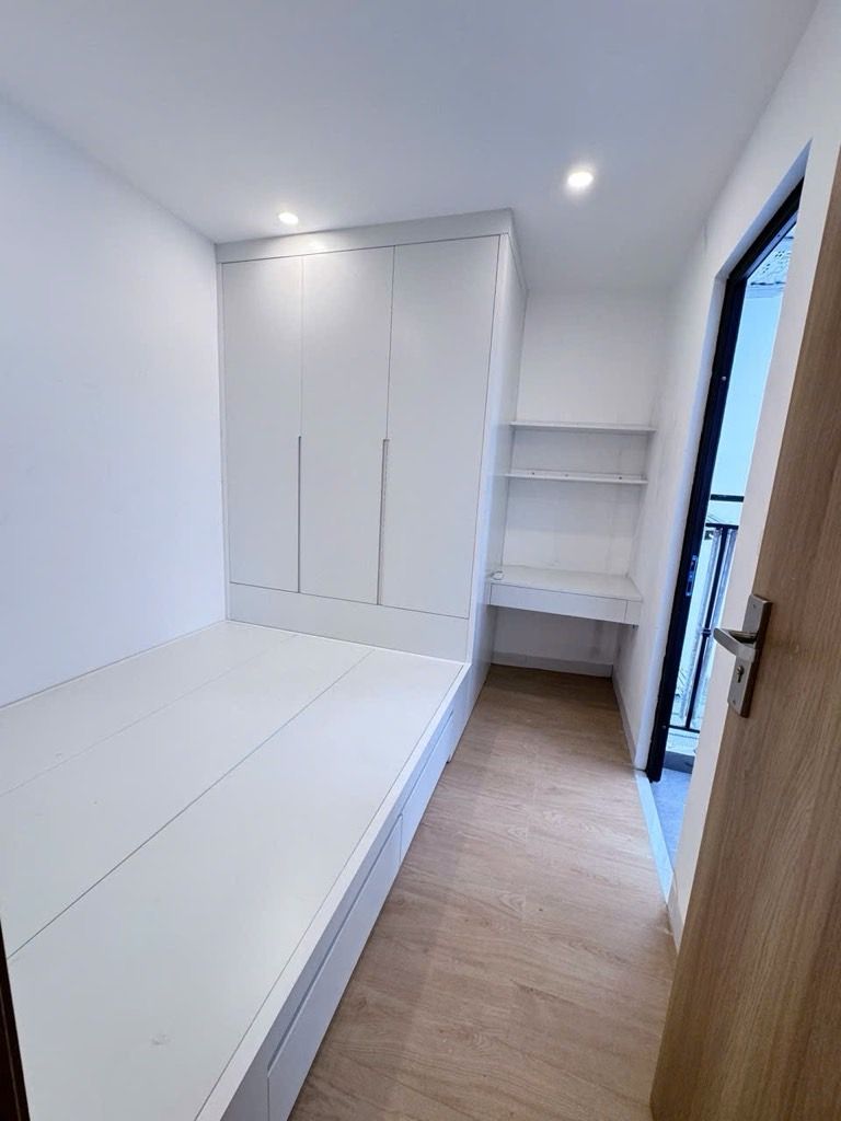 Bán nhà Lĩnh Nam - diện tích 46m2 1 tầng - thang máy - giá 2,6 tỷ