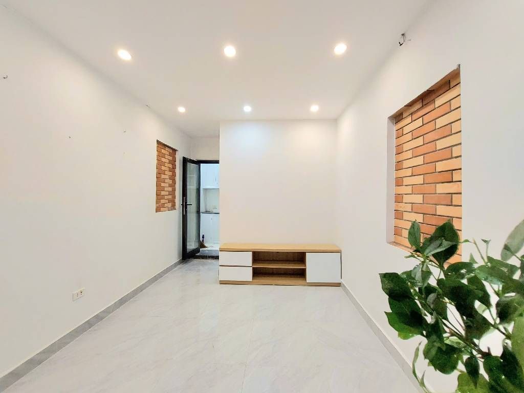 Bán Căn Hộ Tập Thể C5 Quỳnh Mai: Tầng 3 – 70m2 Sử Dụng – 2 Ngủ 2 WC – Giá 3.68 Tỷ