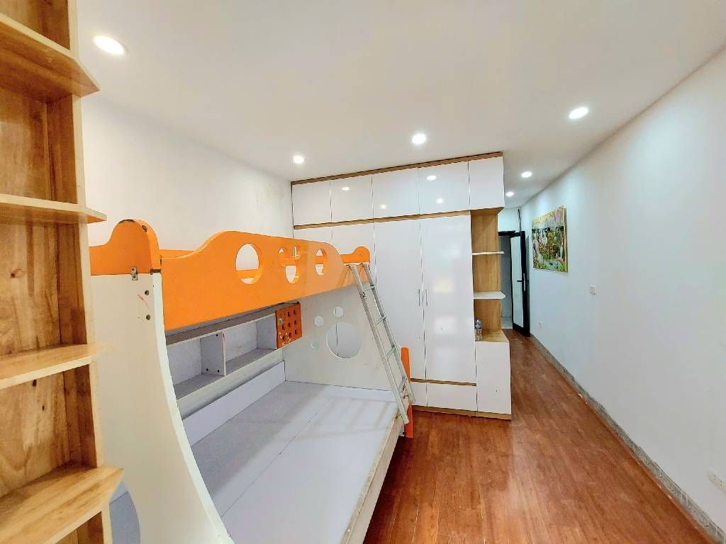 Alternative view of Bán Căn Hộ Tập Thể C5 Quỳnh Mai: Tầng 3 – 70m2 Sử Dụng – 2 Ngủ 2 WC – Giá 3.68 Tỷ