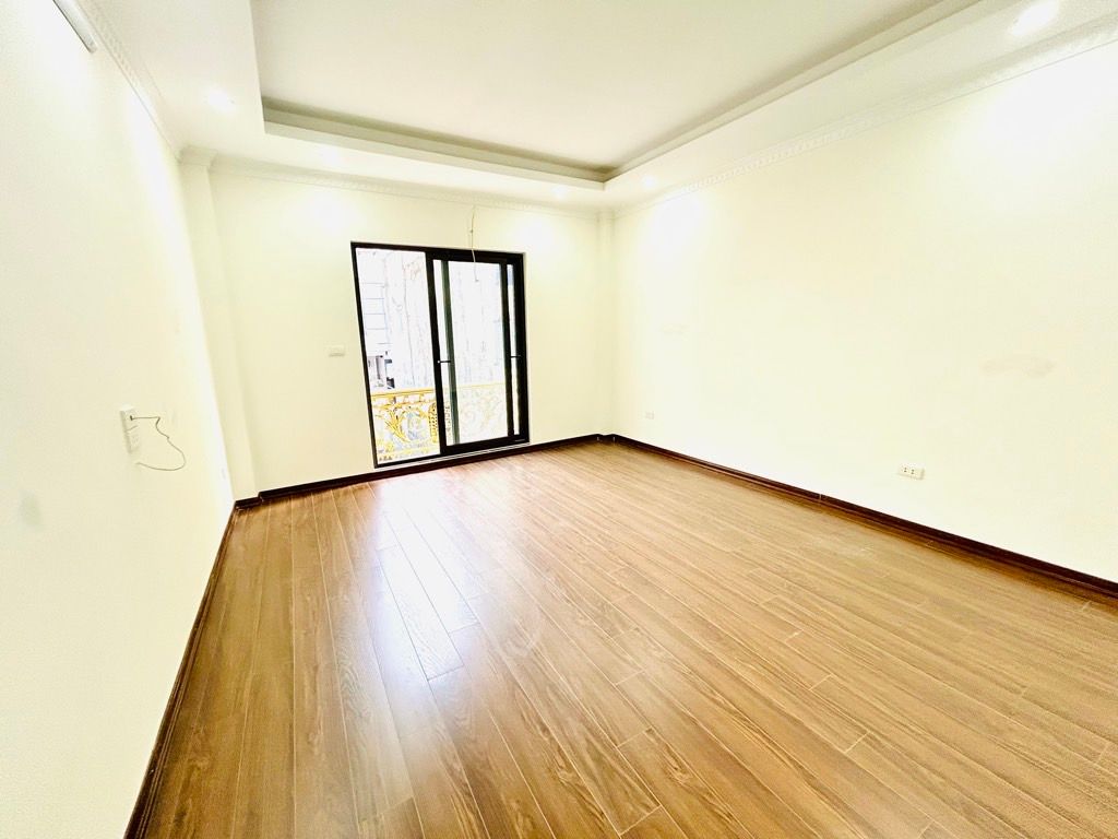 Bán nhà Vĩnh Hưng - diện tích 37.8m2 6 tầng - Thang máy, gần phố - giá 11,7 tỷ