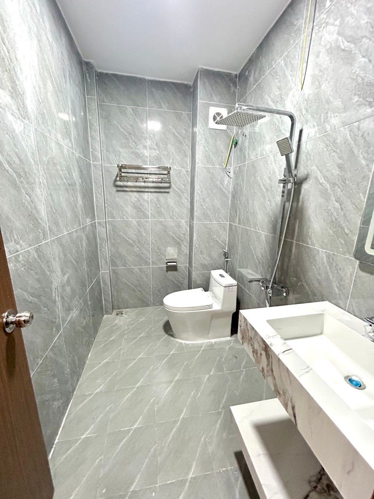 Bán nhà Vĩnh Hưng - diện tích 37.8m2 6 tầng - Thang máy, gần phố - giá 11,7 tỷ