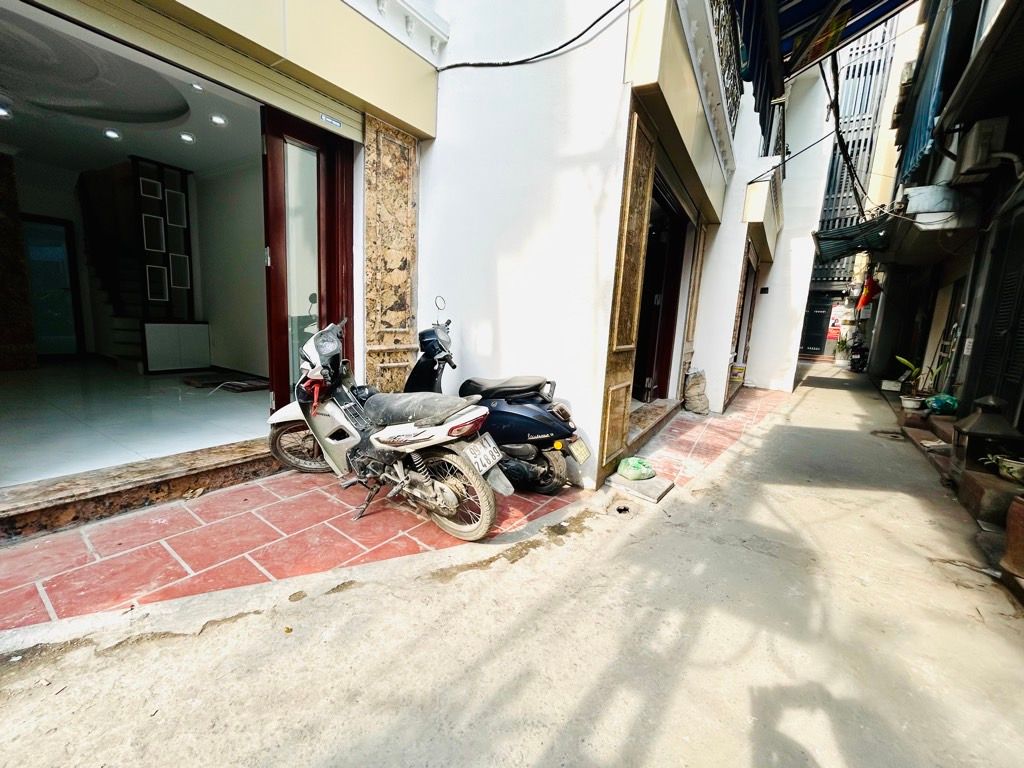 Bán nhà Vĩnh Hưng - diện tích 37.8m2 6 tầng - Thang máy, gần phố - giá 11,7 tỷ