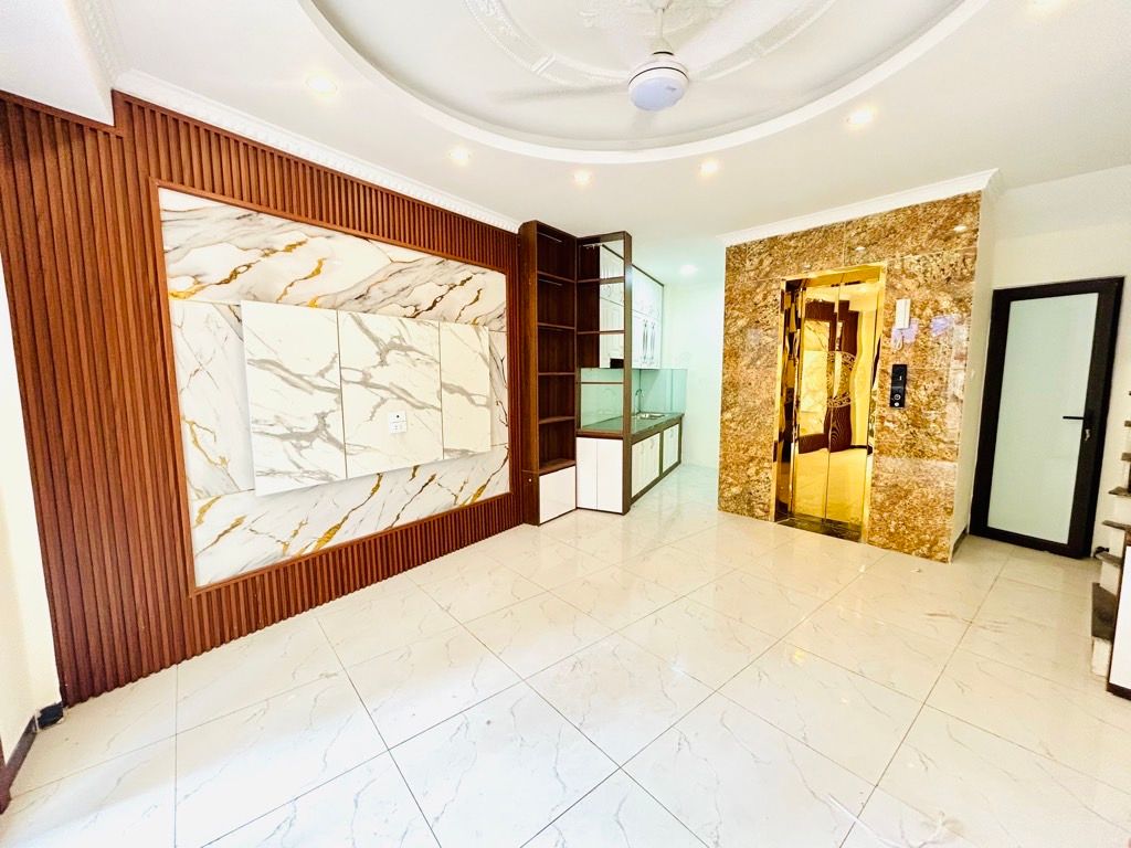 Bán nhà Vĩnh Hưng - diện tích 37.8m2 6 tầng - Thang máy - giá 11,3 tỷ