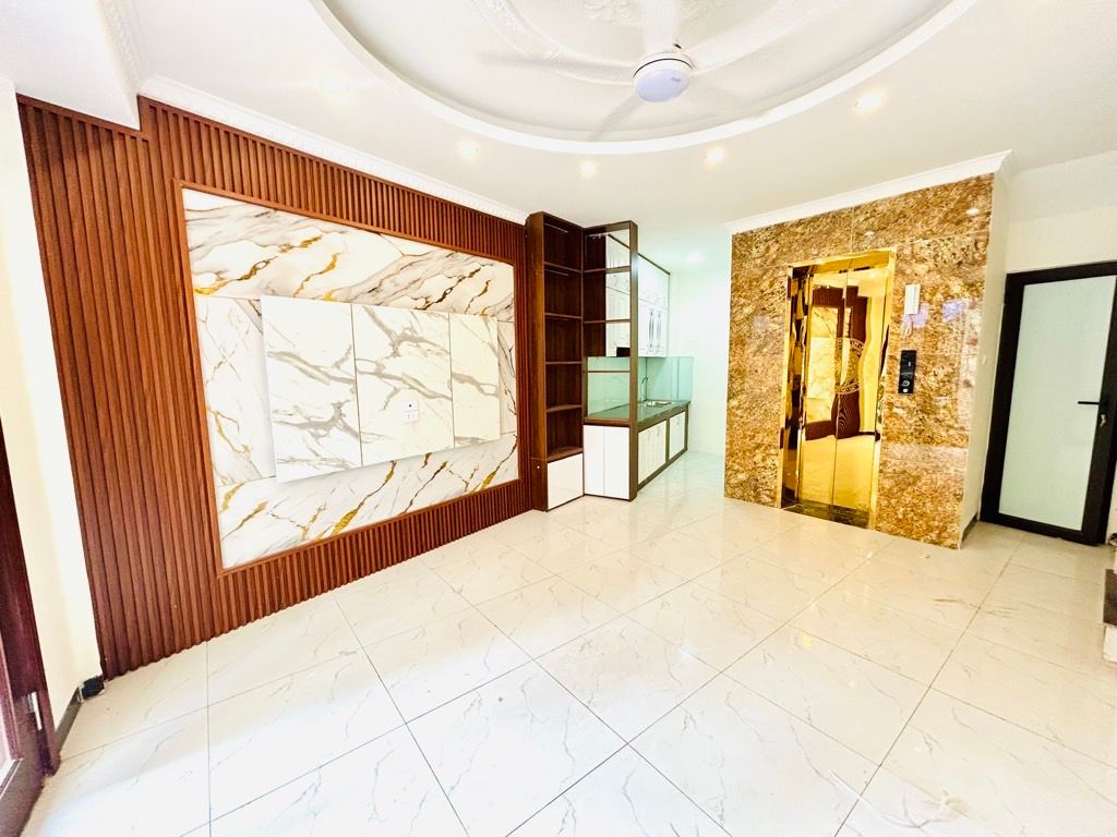 Bán nhà Vĩnh Hưng - diện tích 37.8m2 6 tầng - Thang máy - giá 11,3 tỷ