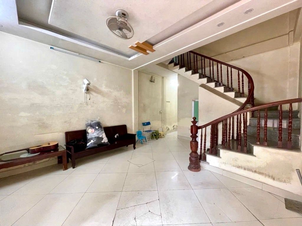 Bán nhà Quan Nhân - diện tích 32,5m2 5 tầng - Ô TÔ TRÁNH - giá 7,9 tỷ