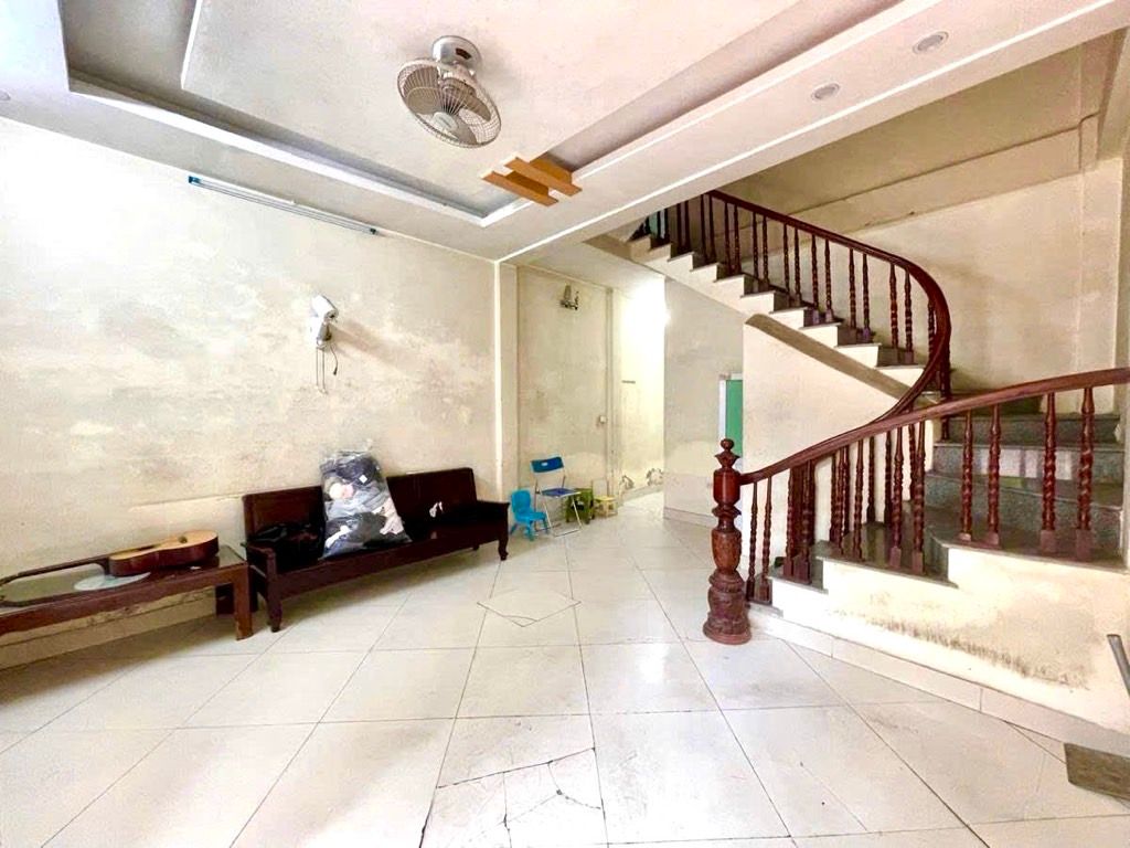 Bán nhà Quan Nhân - diện tích 32,5m2 5 tầng - Ô TÔ TRÁNH - giá 7,9 tỷ