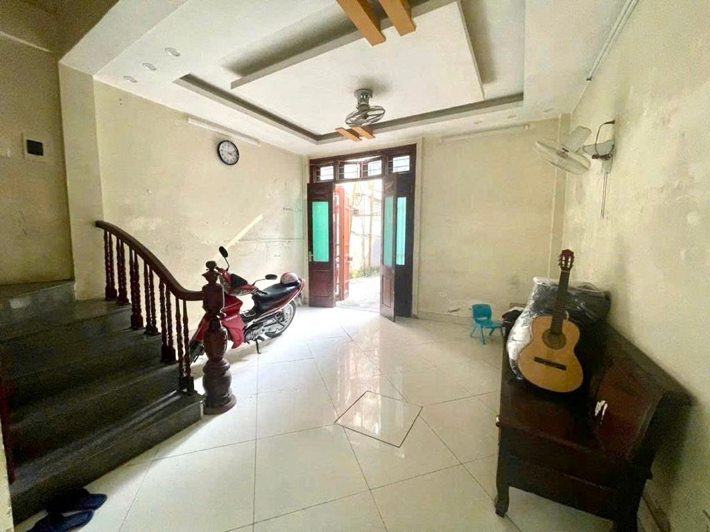 Bán nhà Quan Nhân - diện tích 32,5m2 5 tầng - Ô TÔ TRÁNH - giá 7,9 tỷ