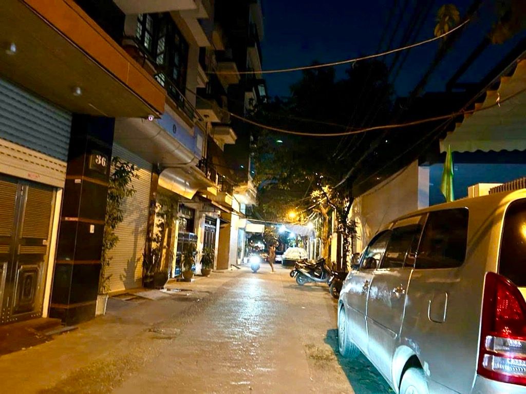 Bán nhà Quan Nhân - diện tích 32,5m2 5 tầng - Ô TÔ TRÁNH - giá 7,9 tỷ