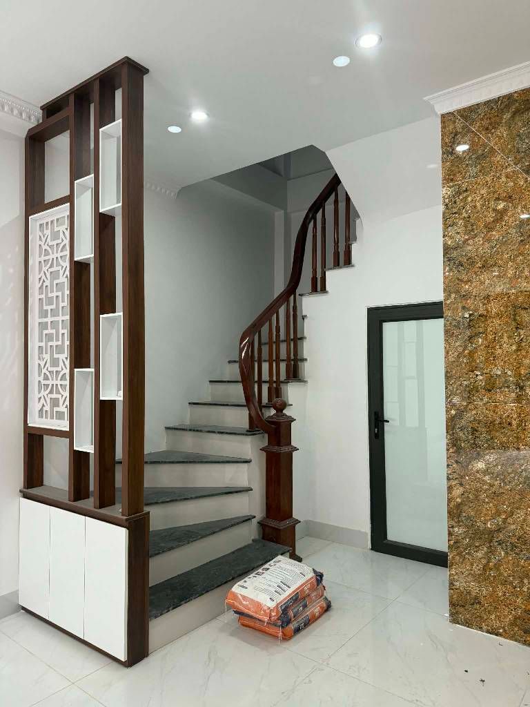 Bán nhà Thanh Đàm - diện tích 42,2m2 5 tầng - Ô tô đỗ cửa - giá 11,5 tỷ