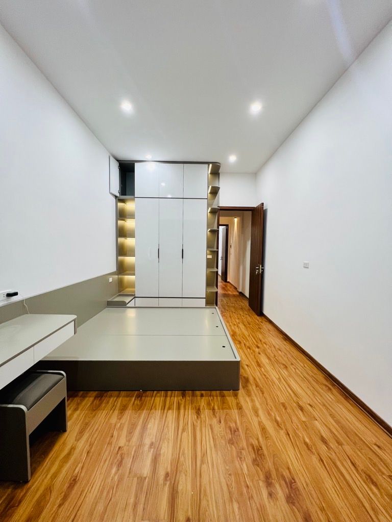 Bán nhà Ngọc Hồi - diện tích 40m2 4 tầng - Ô TÔ TRÁNH - giá 11,9 tỷ