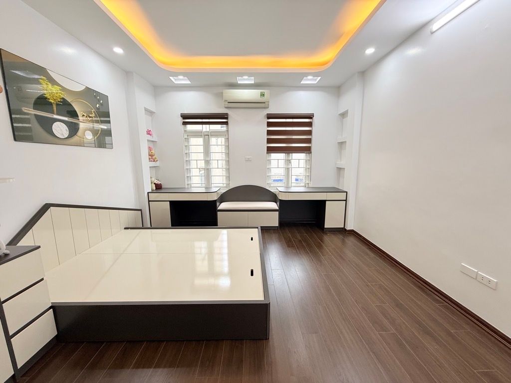 Bán nhà Bằng Liệt - diện tích 30m2 5 tầng - gần ô tô - giá 7,9 tỷ