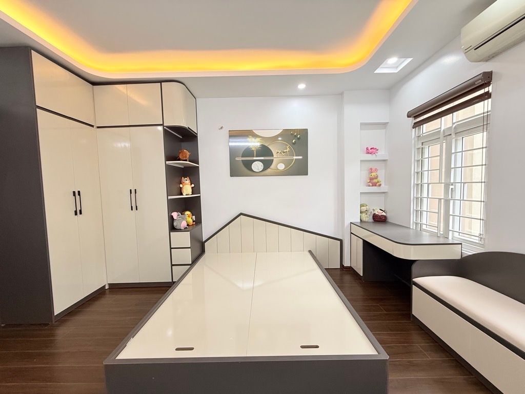 Bán nhà Bằng Liệt - diện tích 30m2 5 tầng - gần ô tô - giá 7,9 tỷ