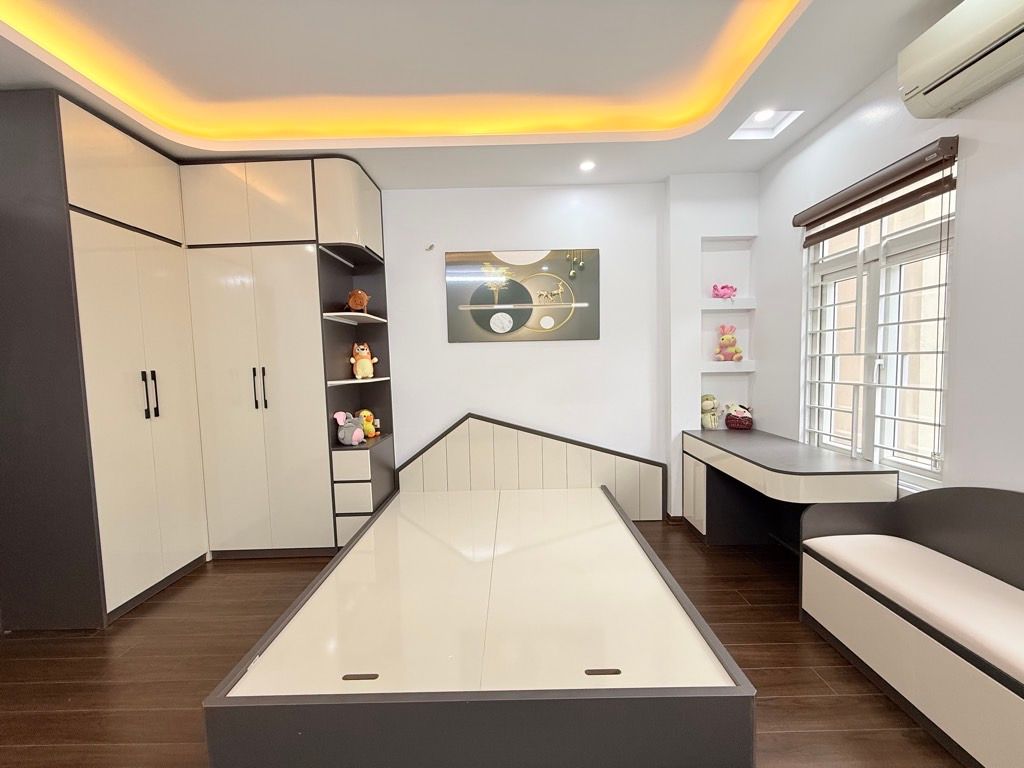 Bán nhà Bằng Liệt - diện tích 30m2 5 tầng - gần ô tô - giá 7,9 tỷ